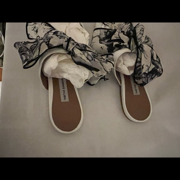 Tabitha Simmons Ada flats. White leather fabric bow tie 6.5 size - Picture 8 of 8